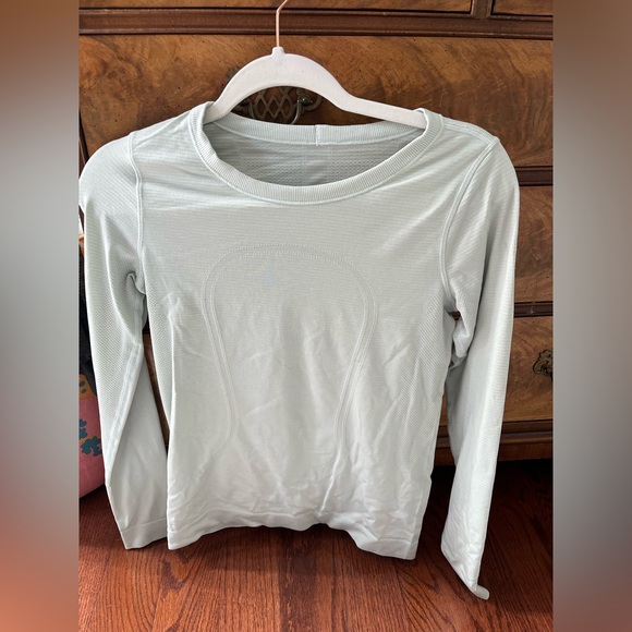 lululemon long sleeve loose swiftly size 4 - Picture 1 of 4